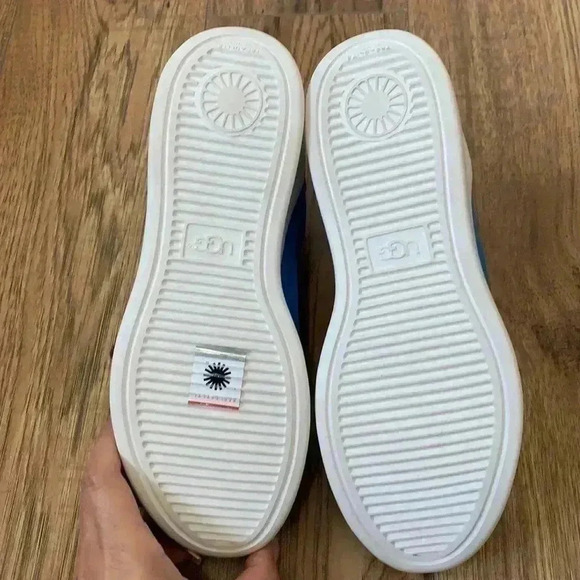 BNWOT UGG neutra blue sneakers size  8 - Picture 4 of 5